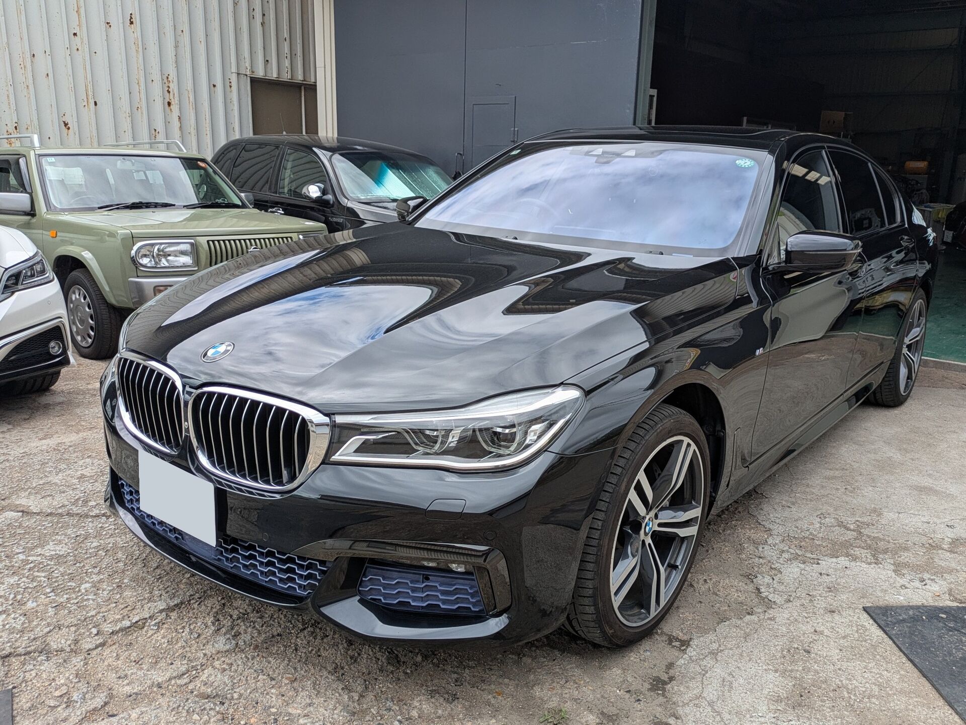 BMW 740iの12ヶ月点検！高性能フラッグシップの定期メンテ