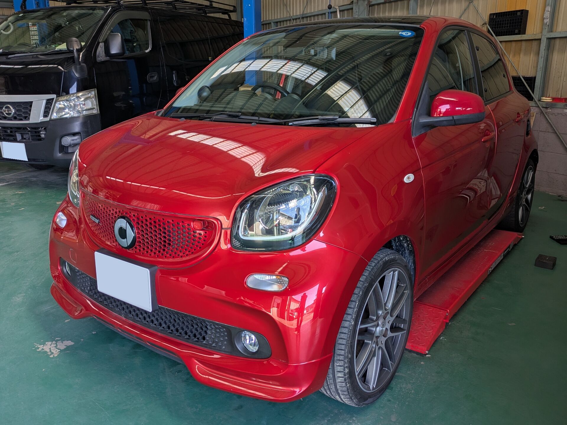 スマート・フォーフォーBRABUSにディスプレイオーディオ＆ドラレコ取付